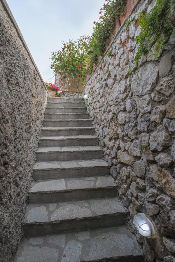 Casa Capri Me Villa Exterior photo